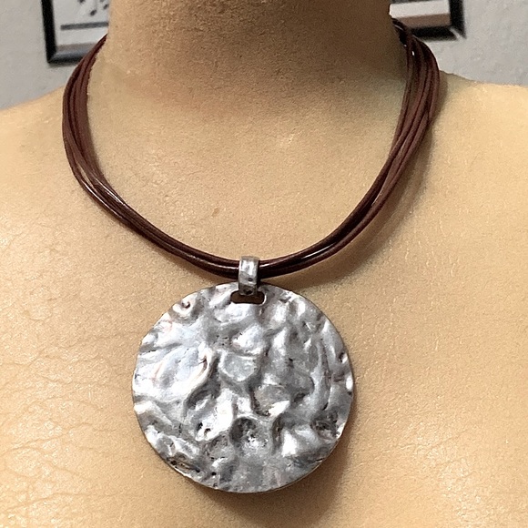 Jewelry - Hammered disk choker